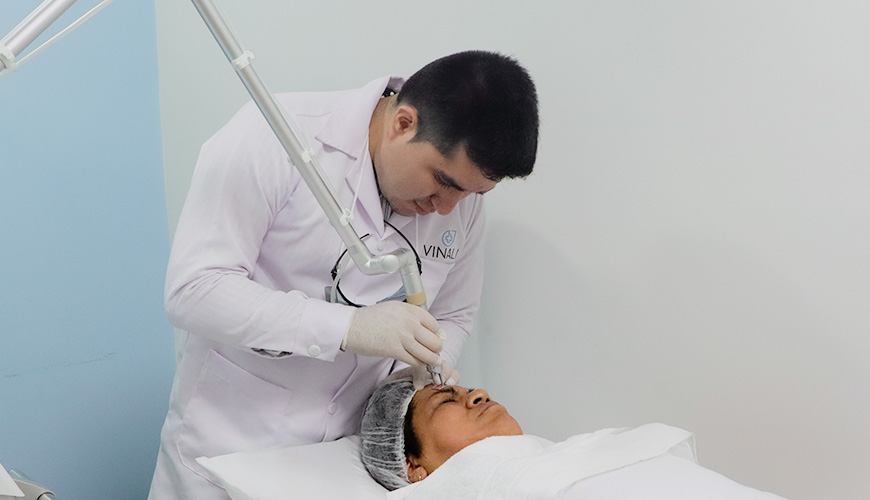 Tratamientos con láser para rejuvenecimiento facial y eliminación de manchas
